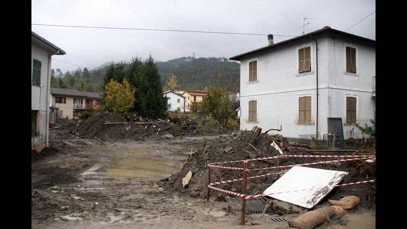 Maltempo, pioggia in tutta Italia: smottamenti e sfollati