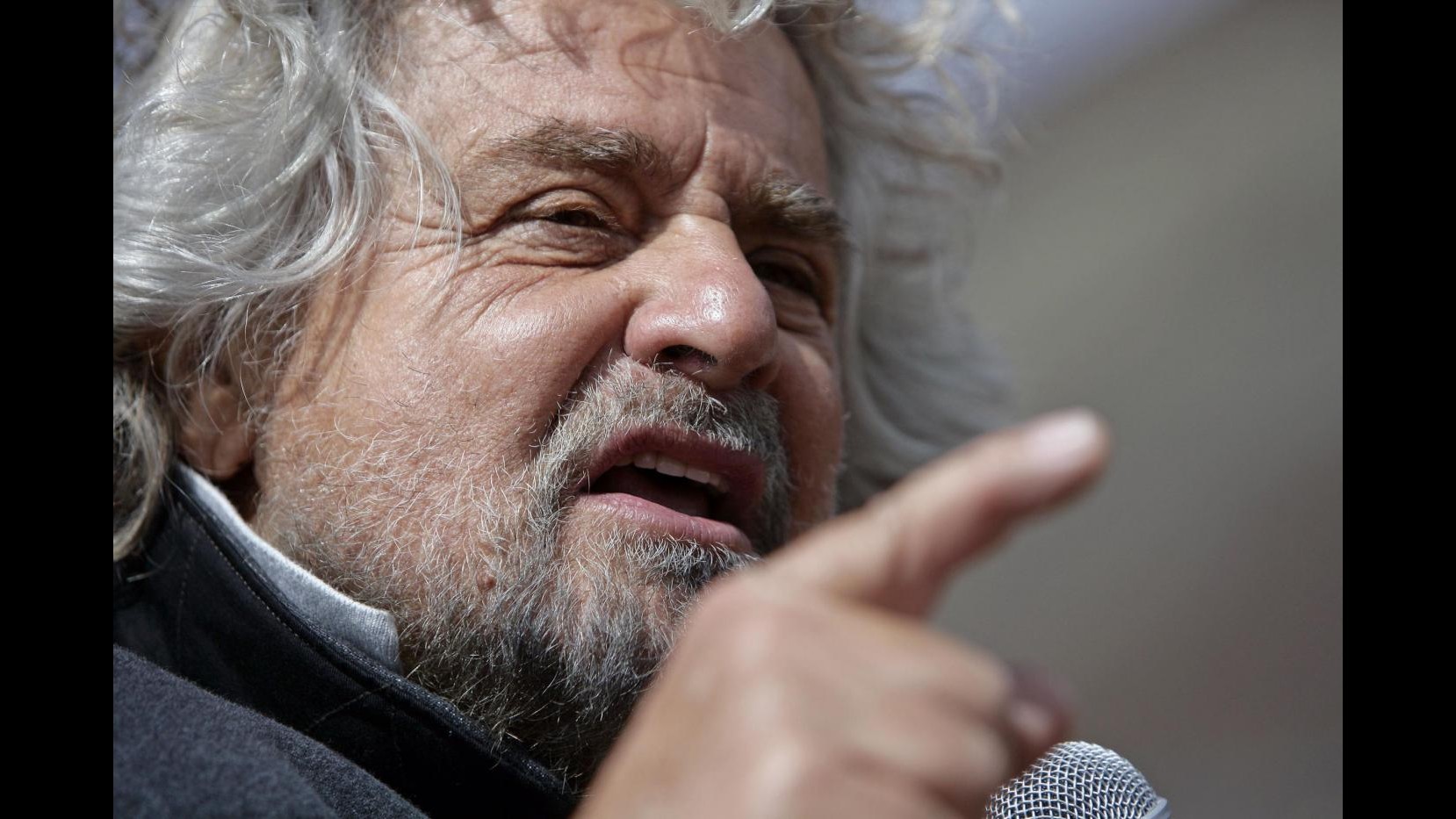 Grillo striglia la ribelle Salsi ospite a ‘Ballarò’: Siamo attoniti