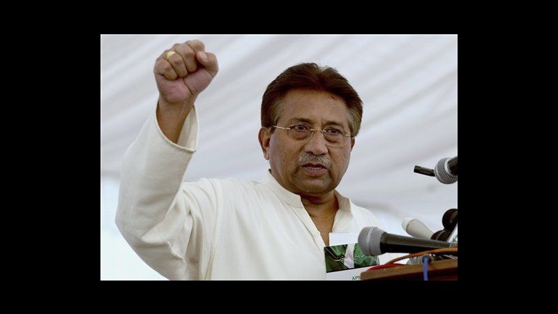 Pakistan, bomba su strada verso processo Musharraf: udienza rinviata