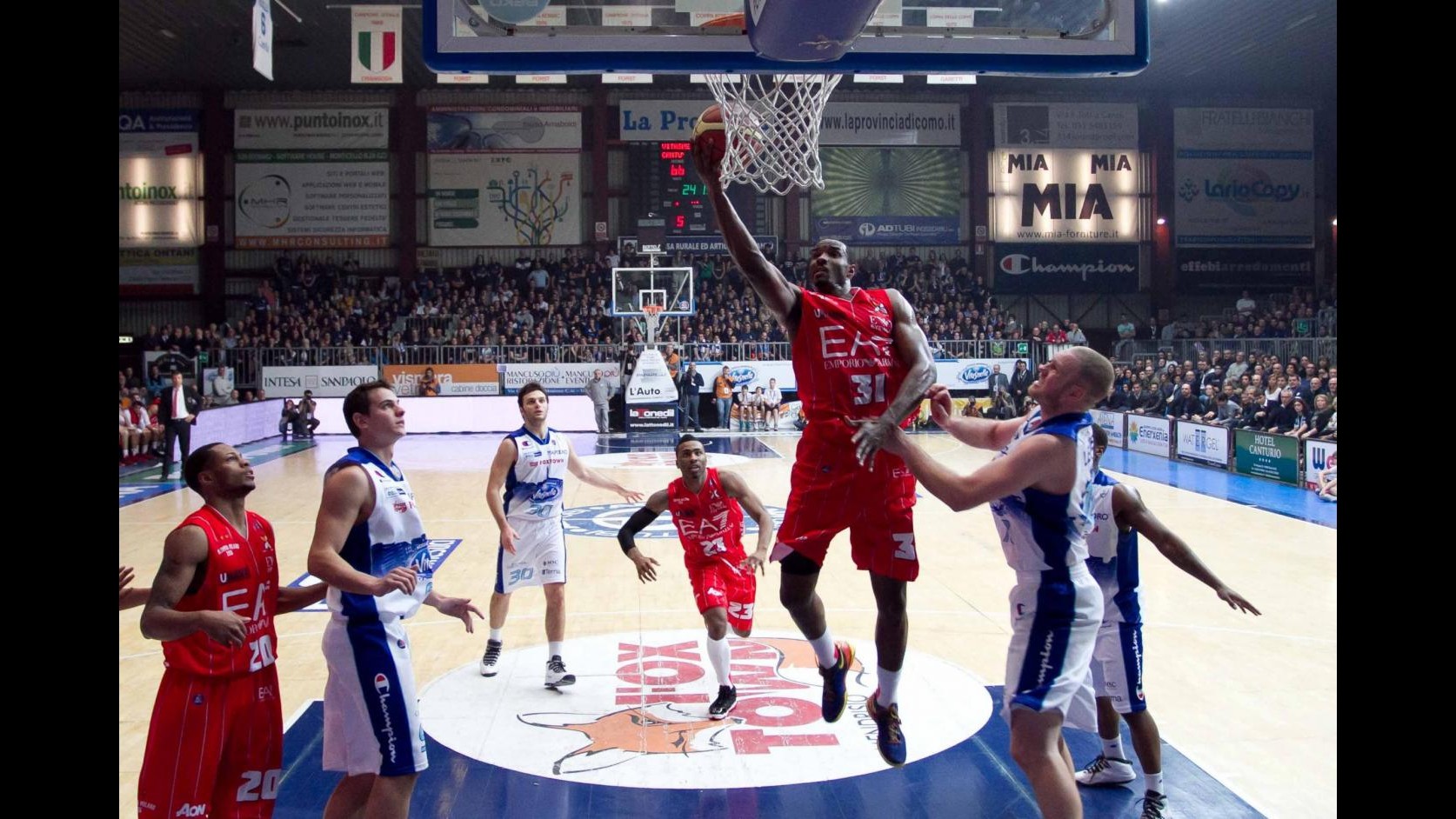 Basket, Serie A: Cantù si aggiudica monday night, Milano si arrende 87-72