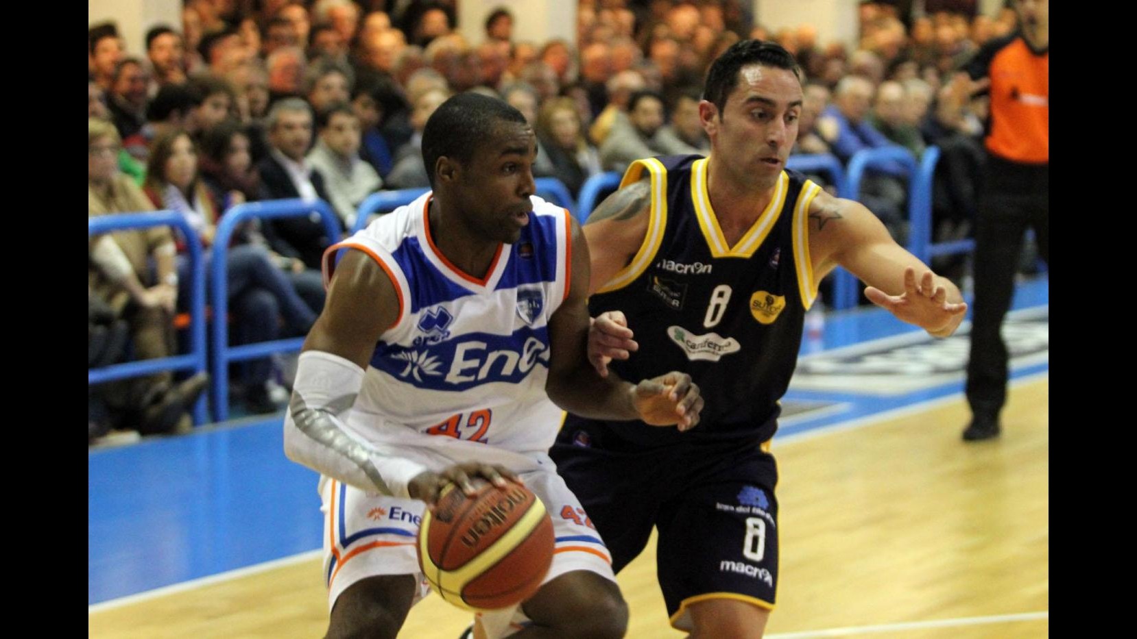 Basket, Serie A: Brindisi cade in casa, Siena batte Sassari ed è sola in testa