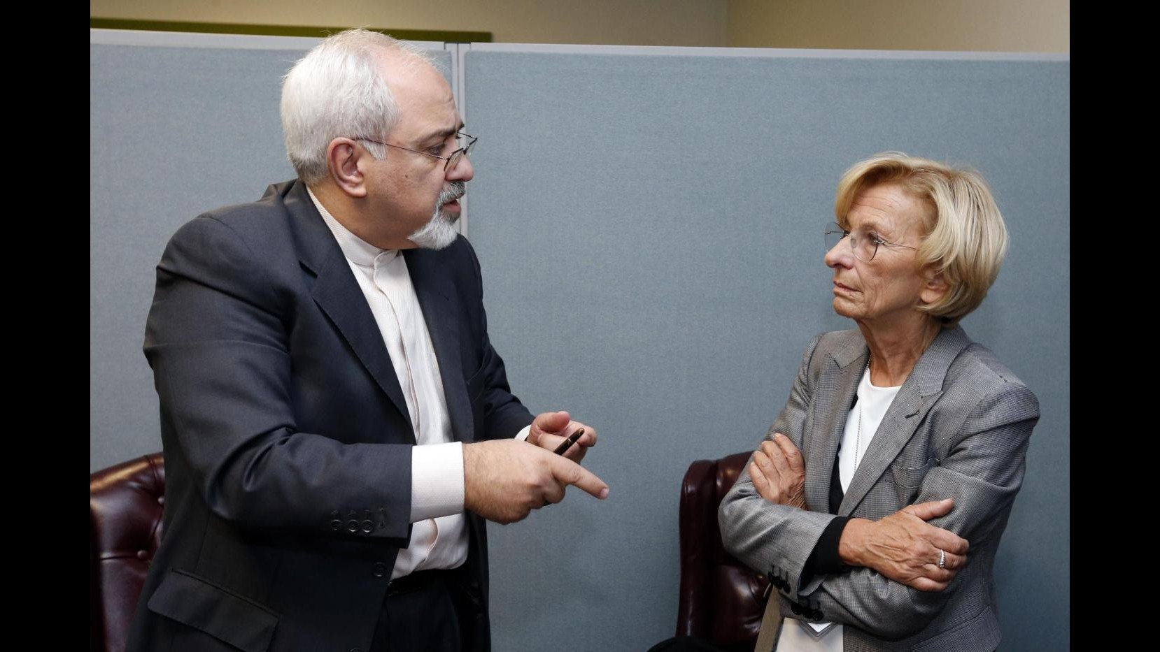 Iran, Zarif incontra Bonino: Colloqui su nucleare procedono lentamente