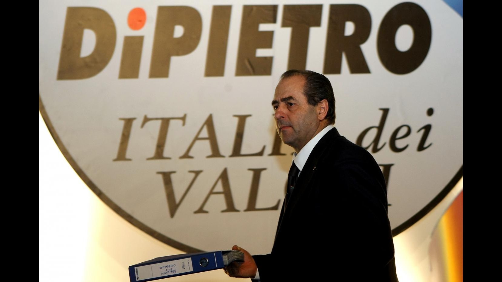 De Magistris: Di Pietro è ora che tolga il suo nome dal simbolo Idv