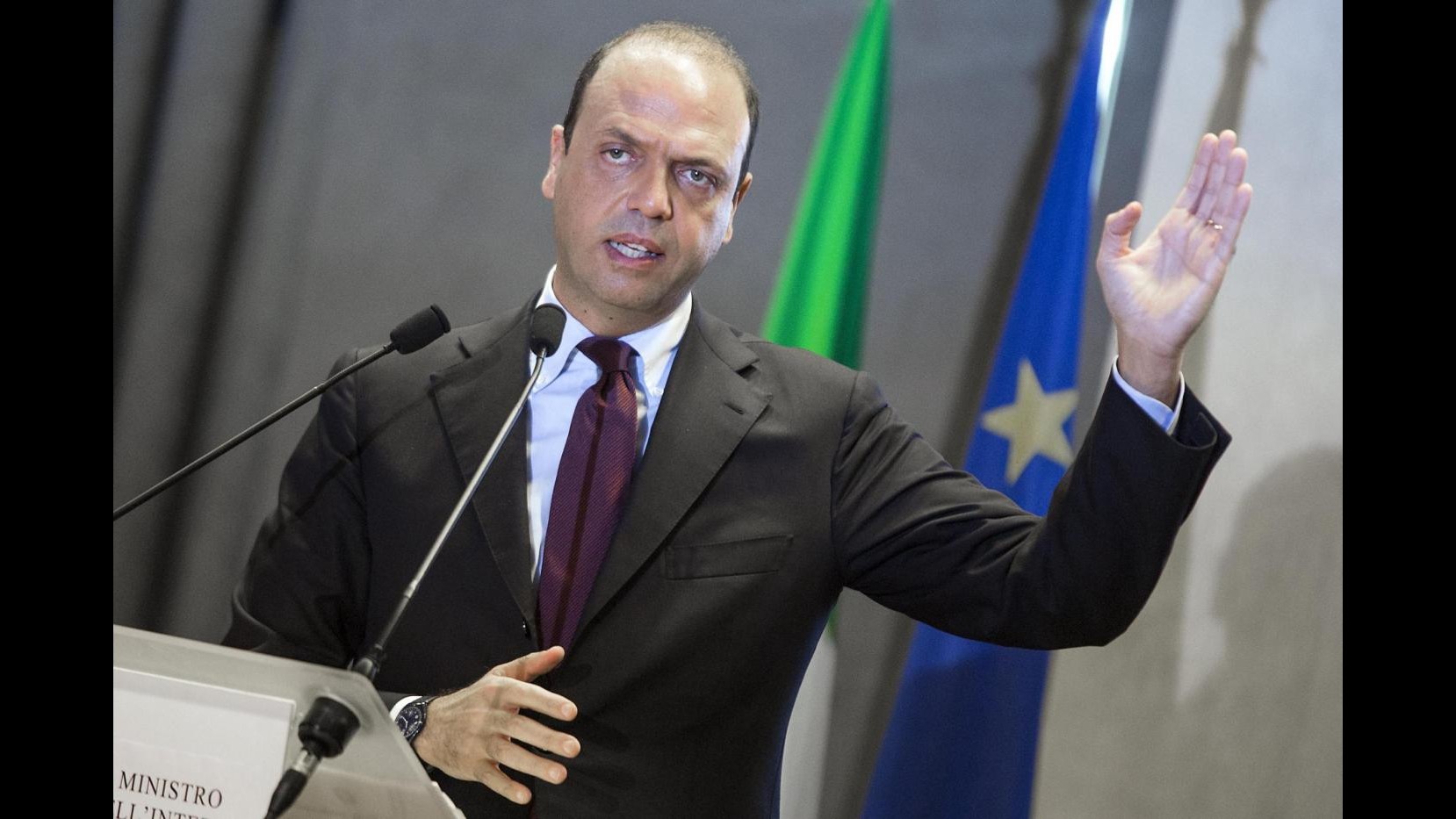 Lampedusa, Alfano: Non è zona franca dove si calpestano diritti