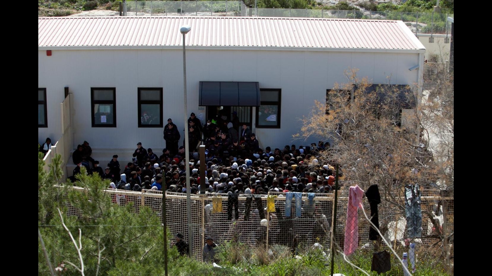 Lampedusa, Napolitano: Episodio innammissibile ma impegno umanitario è forte