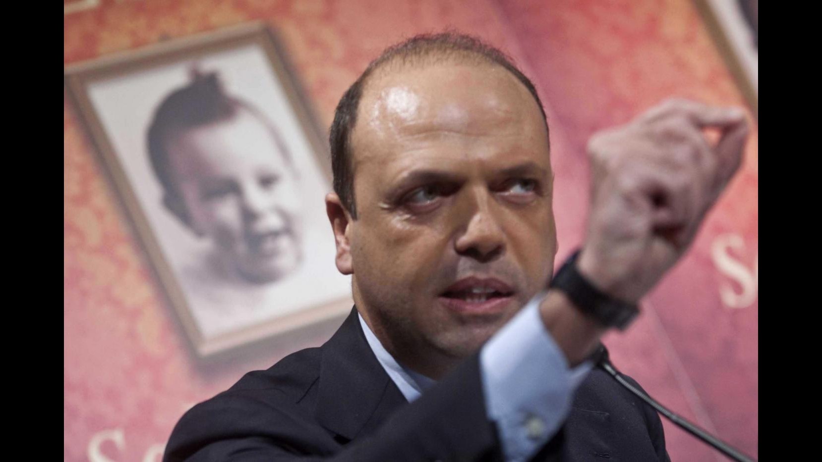 Lampedusa, Alfano: Rescisso contratto con ente gestore del centro