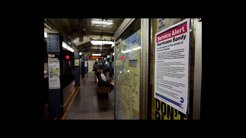Usa, Broadway cancella spettacoli per emergenza uragano Sandy