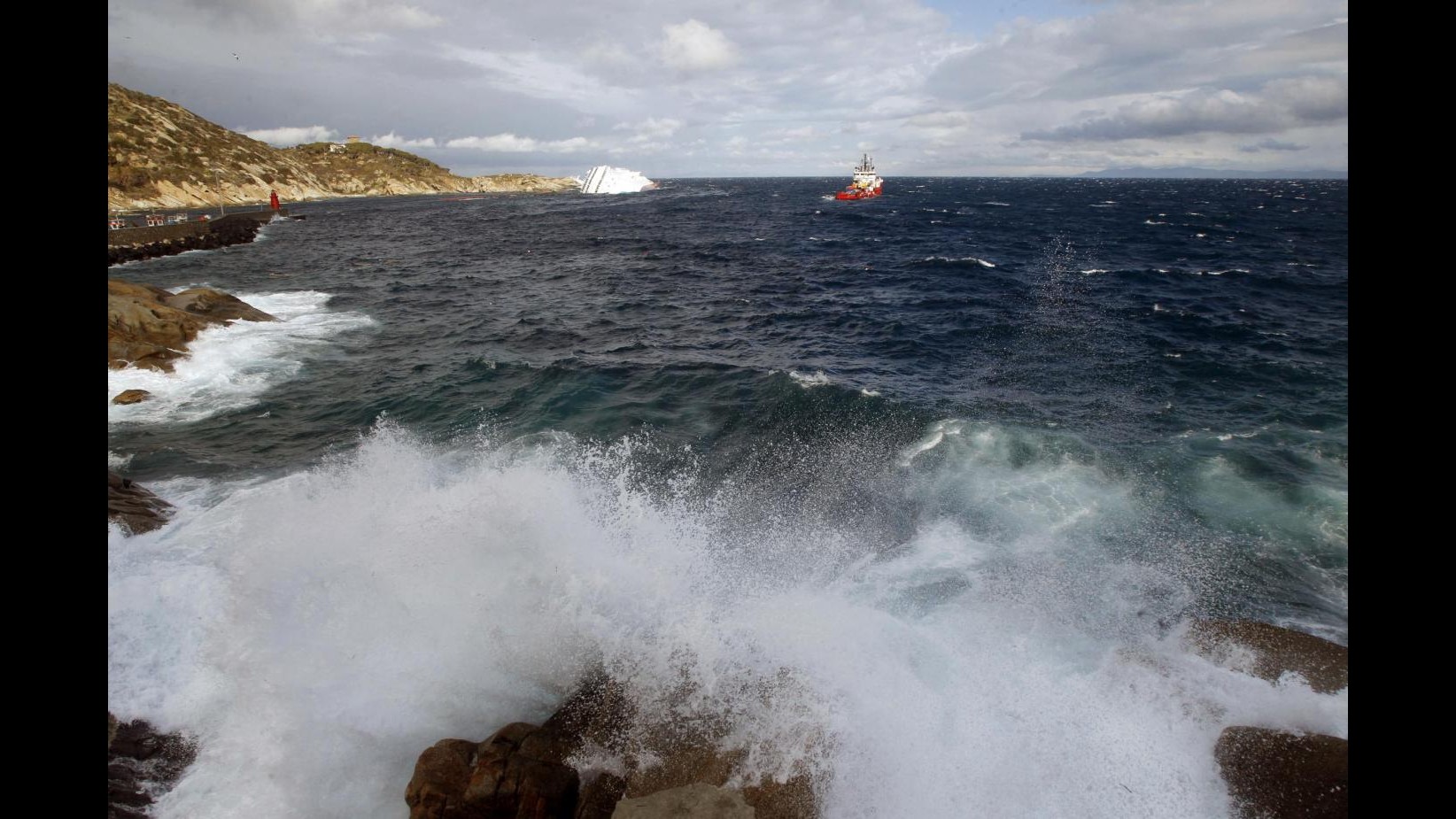 Maltempo, traghetto per Civitavecchia si ferma al Giglio