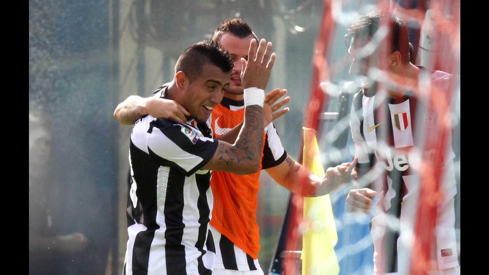 Vidal lancia la Juventus, espugnata Catania. Etnei furiosi con arbitro