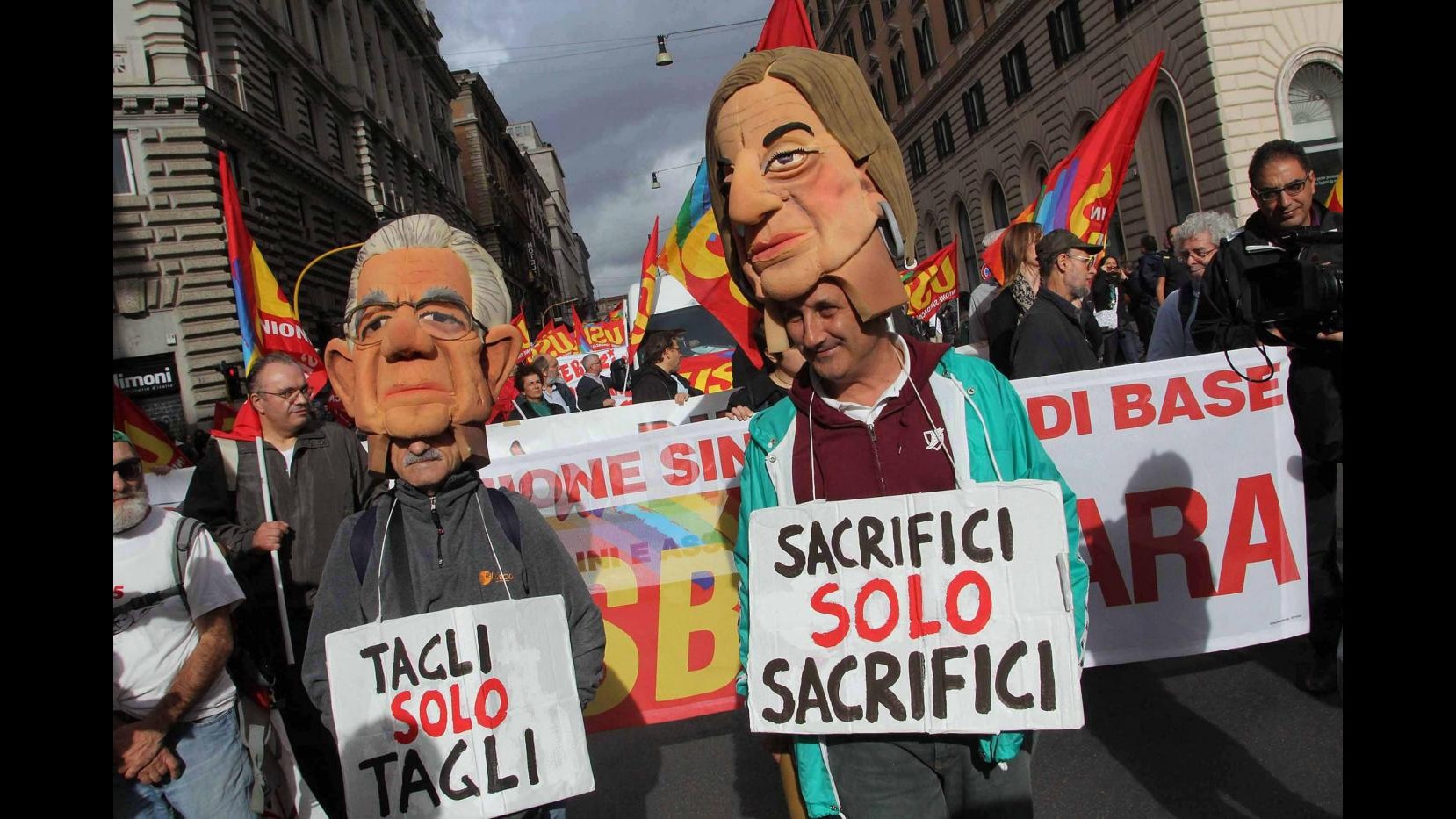 In 150mila per il No Monti Day, studenti bloccano Roma ma no scontri