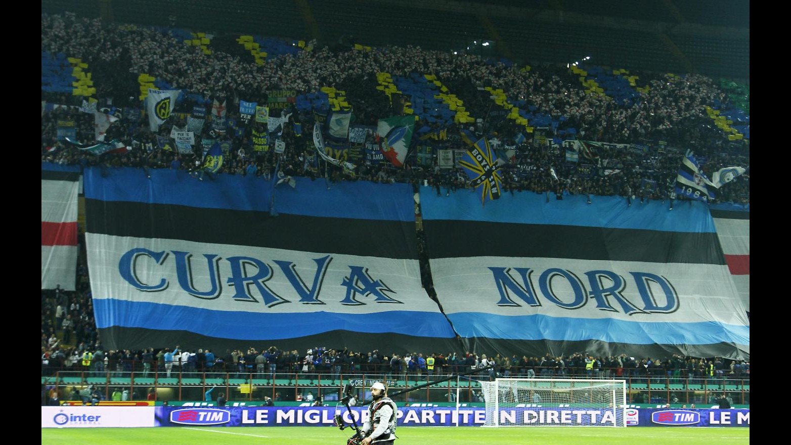 Serie A, Giudice Sportivo: cori razzisti, chiuse 2 turni curve Inter e Roma