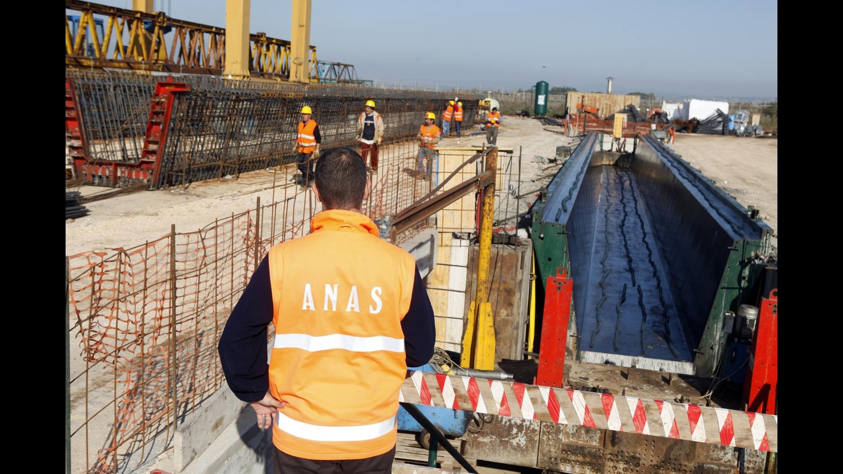 Reggio Calabria, operaio muore in cantiere su A3: travolto da trave