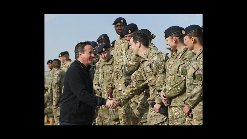Afghanistan, Cameron in visita a soldati britannici a Camp Bastion