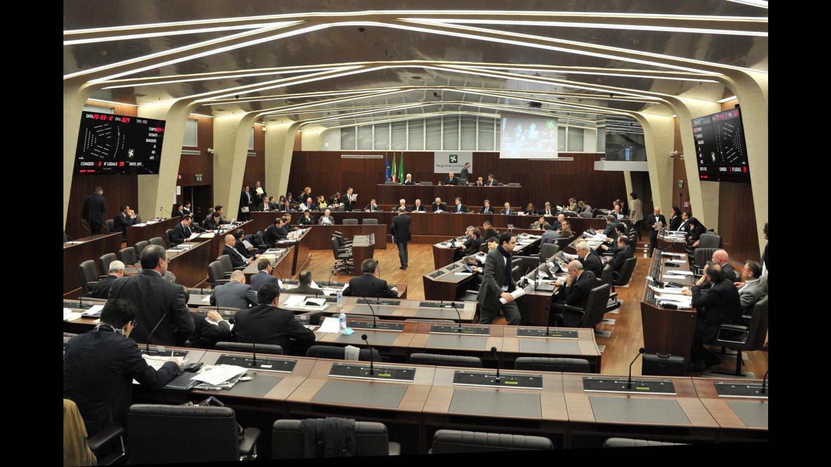 Lombardia, Consiglio regionale si scioglie dopo sì legge elettorale