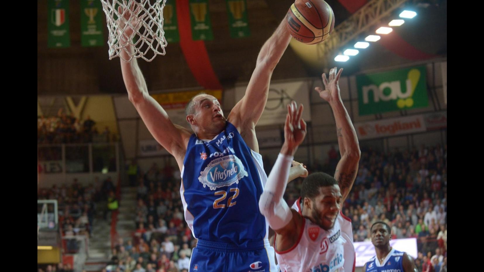 Basket, Serie A: ok Brindisi e Siena, Cantù vince derby con Varese