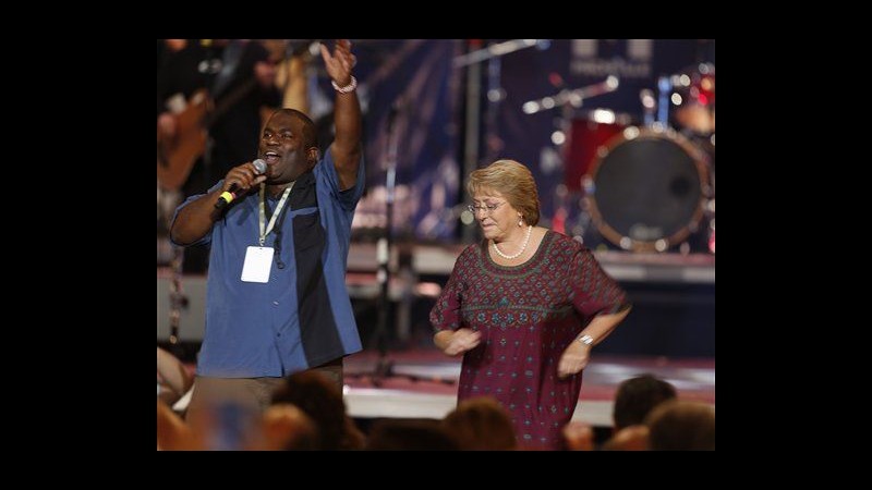 Cile, urne aperte per le presidenziali: favorita Michelle Bachelet