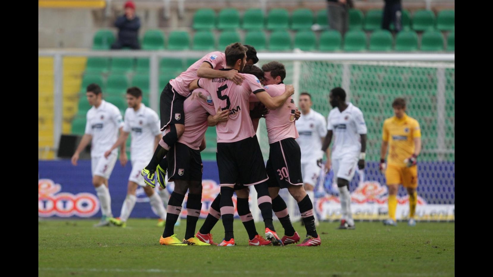 Serie B, passo falso Empoli e Palermo vola in testa. Crotone è terzo. Spezia esonera Stroppa