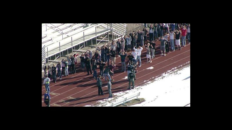 Colorado, sparatoria in liceo: 2 feriti. Morto aggressore: forse suicida