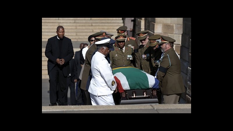 Mandela, oltre 50mila persone in coda per ultimo giorno camera ardente