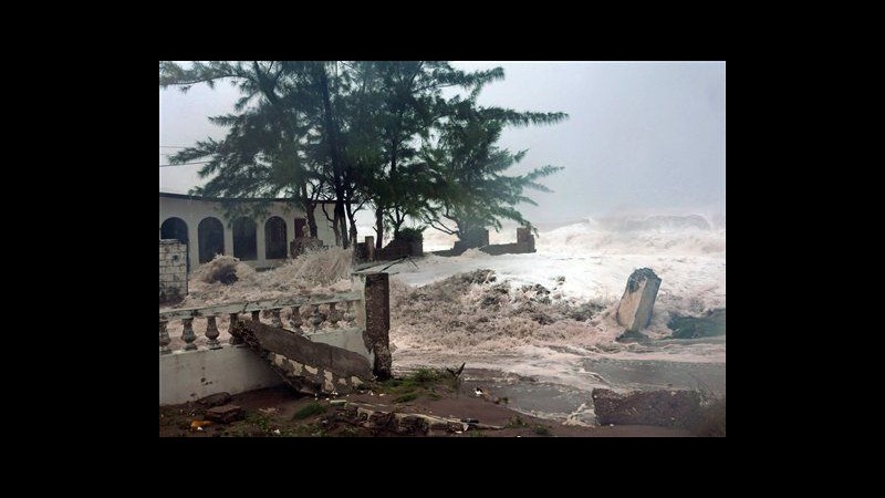 Uragano Sandy ha raggiunto Cuba, 2 morti fra Giamaica e Haiti