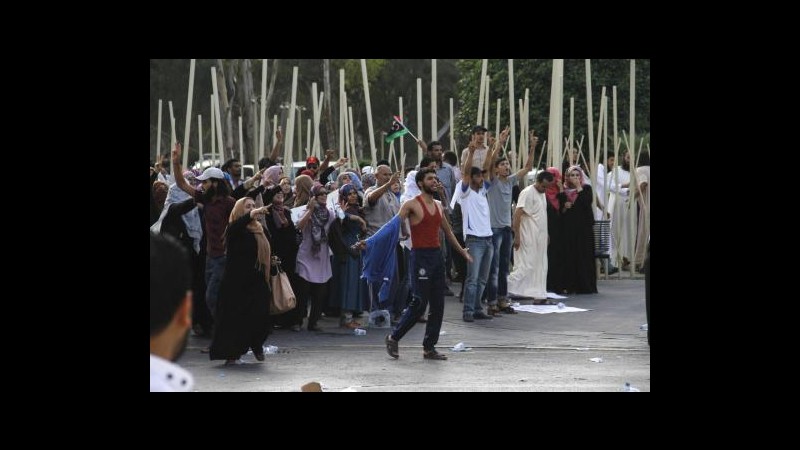 Libia, milizie filogoverno prendono Bani Walid, ma resistenza continua