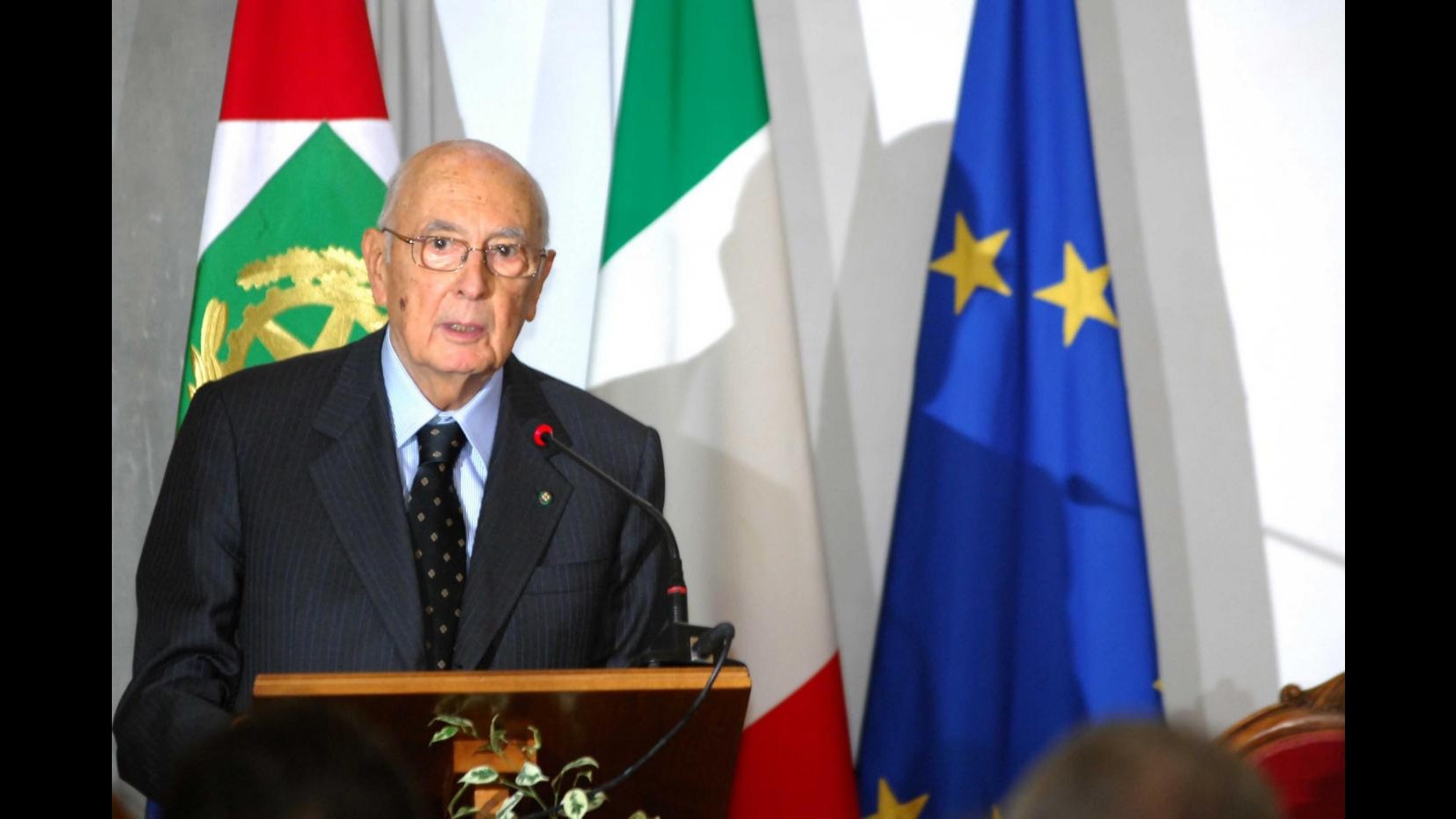 Napolitano: Italia non chiederà aiuti, banche stanno bene