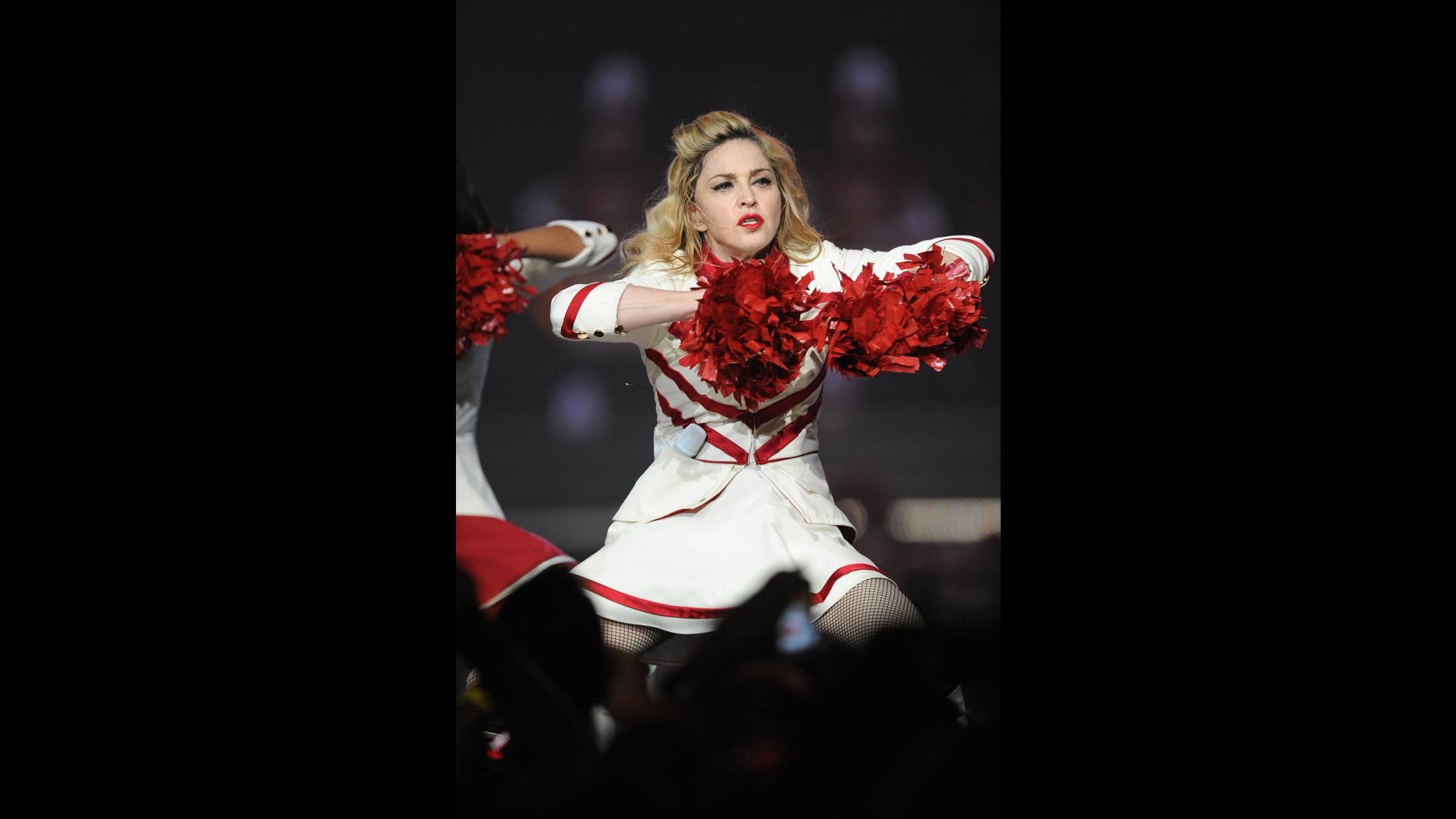 Madonna, capitombolo sul palco al concerto di Dallas