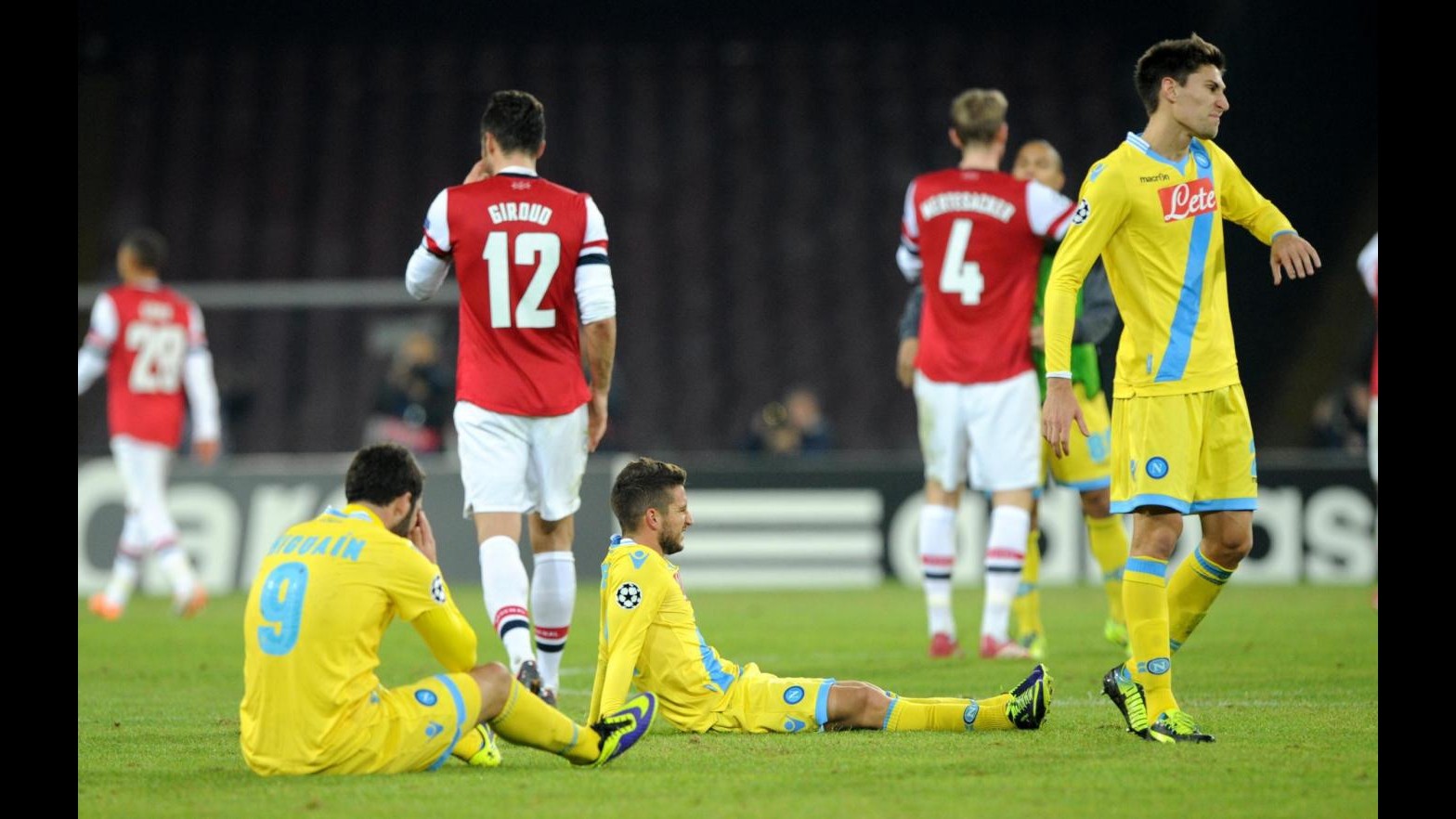 Champions League, Napoli eliminato: non basta il 2-0 all’Arsenal