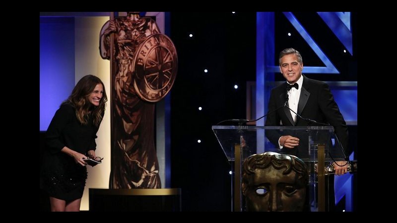Pancetta sospetta per Julia Roberts, incinta o fuori forma?