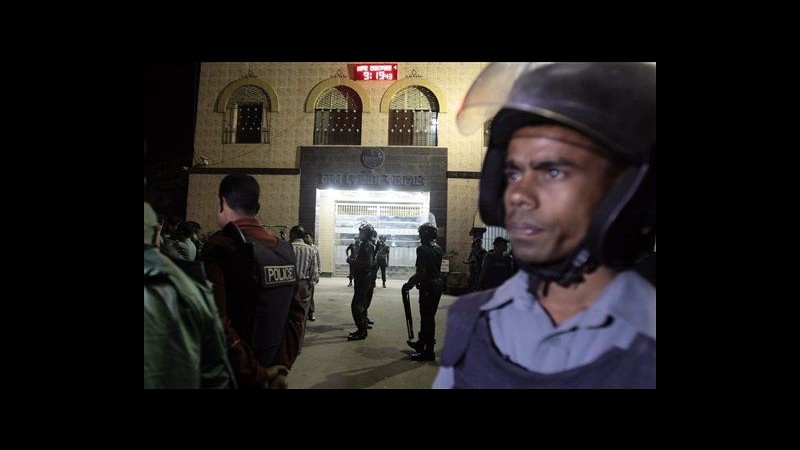 Bangladesh, rinviata a domani esecuzione di leader Jamaat-e-Islami