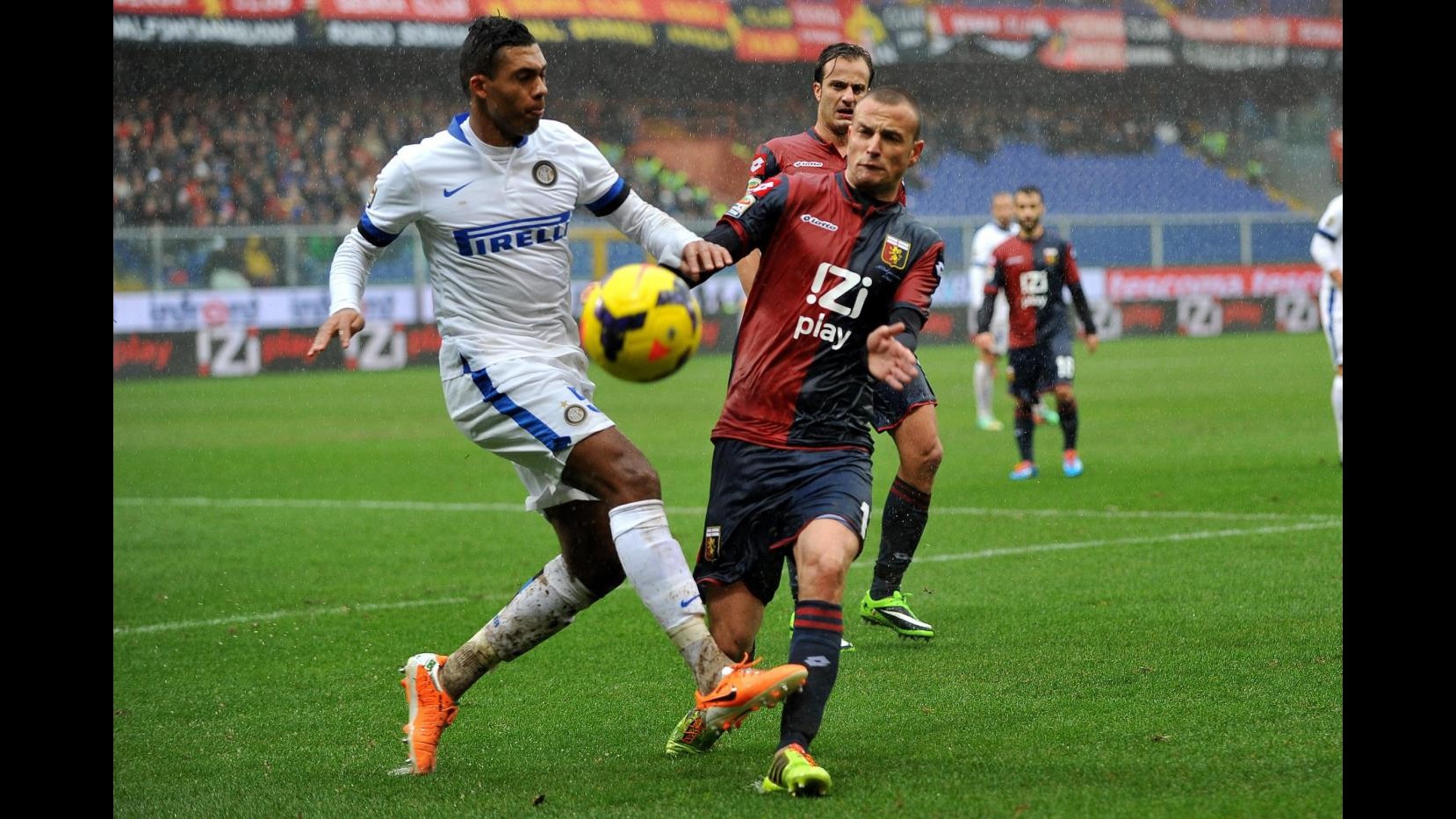 Serie A, l’Inter affonda nel pantano di Marassi: Genoa vince 1-0 con un gol di Antonelli
