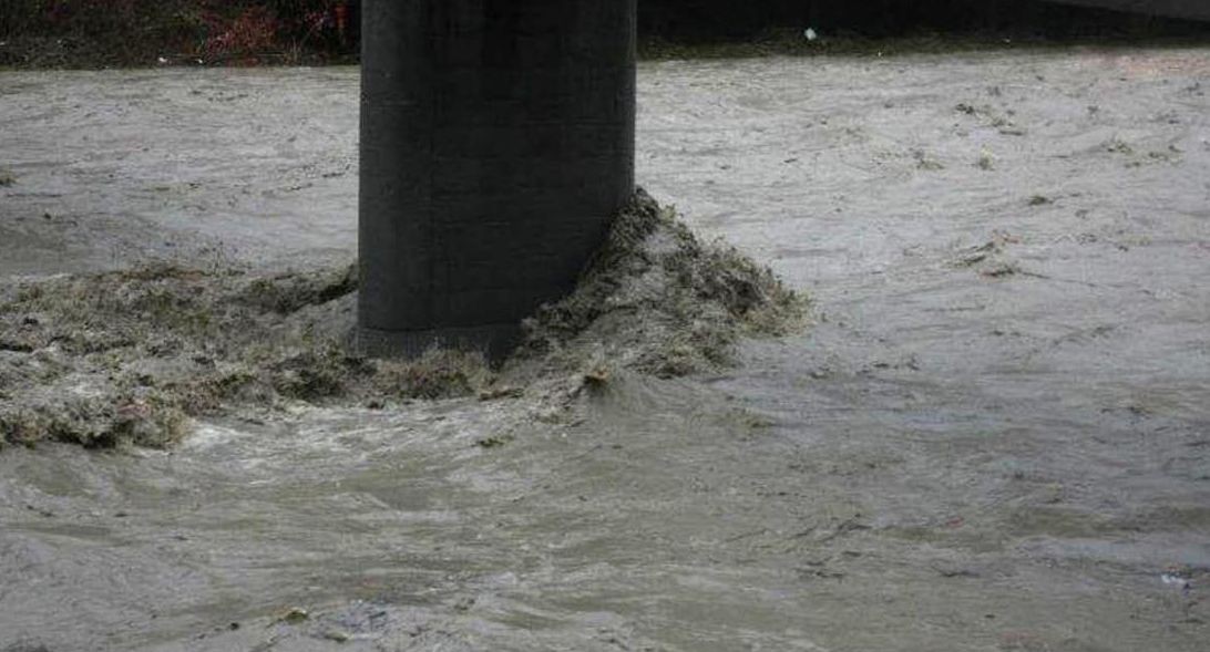 Maltempo, emergenza da Liguria all’Emilia: nel modenese esonda Secchia