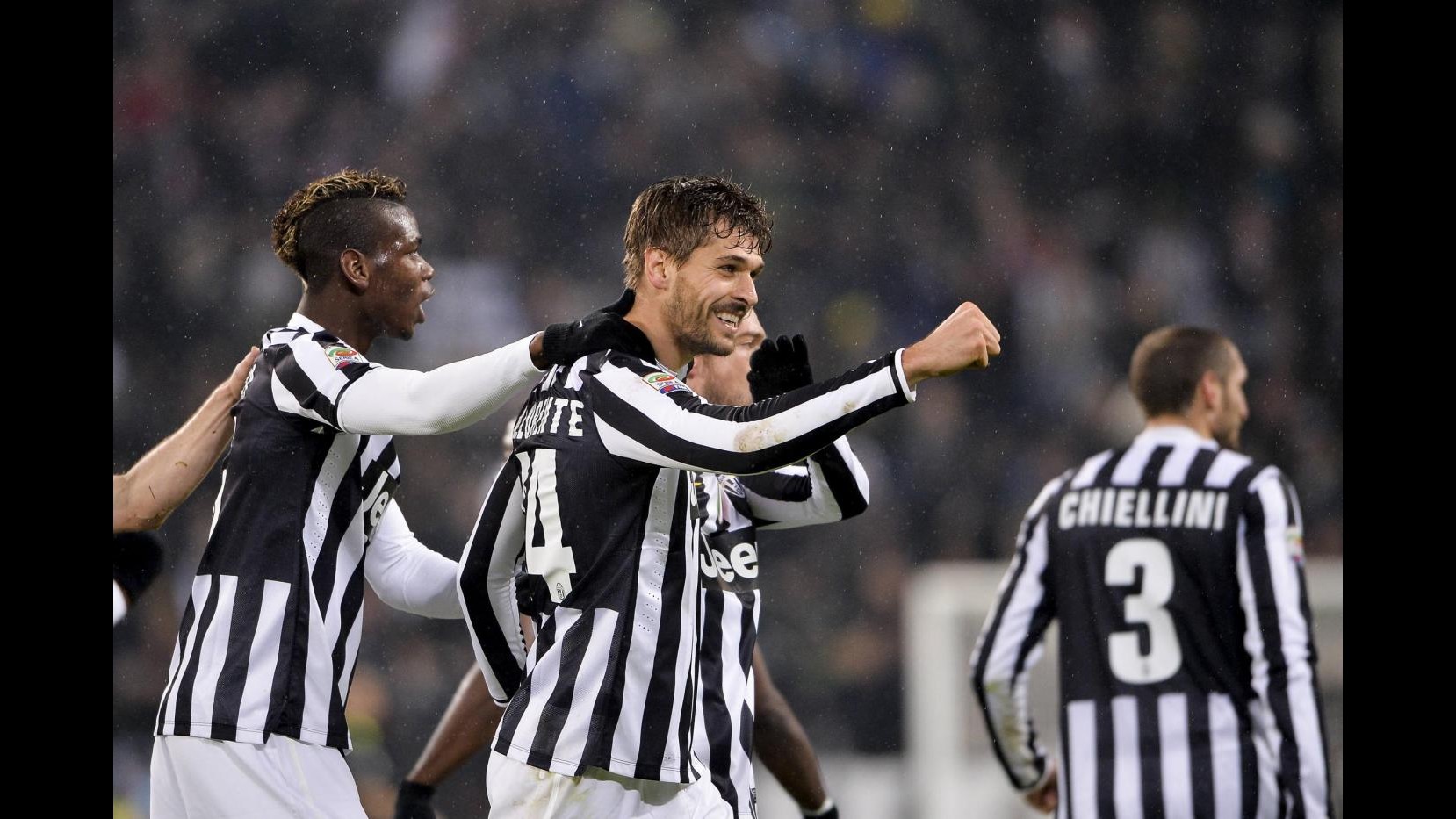 Serie A, la Juve risponde alla Roma: Sampdoria ko 4-2 con un super Vidal. Bianconeri di nuovo a +8