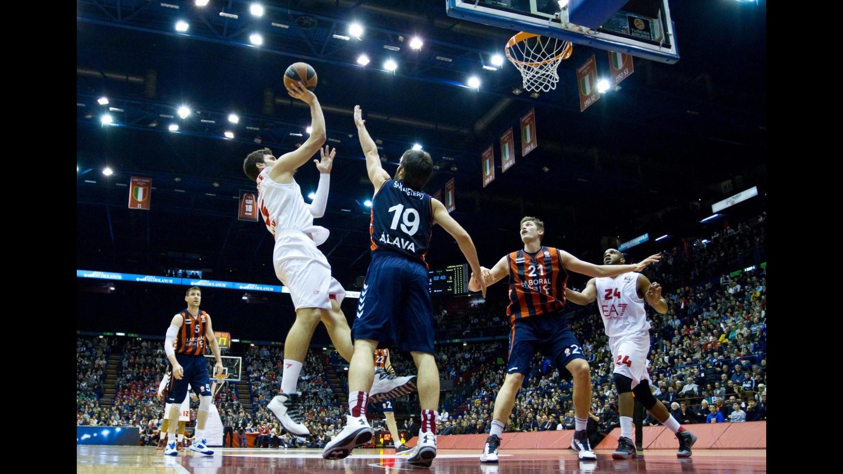 Eurolega, Milano continua a volare: battuto il Liboral Vitoria di Scariolo 83-76