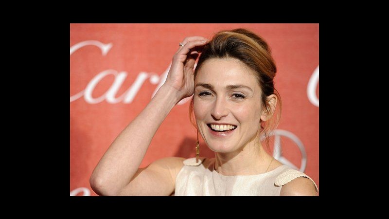 Francia, Julie Gayet querela Closer e chiede 54mila euro in danni