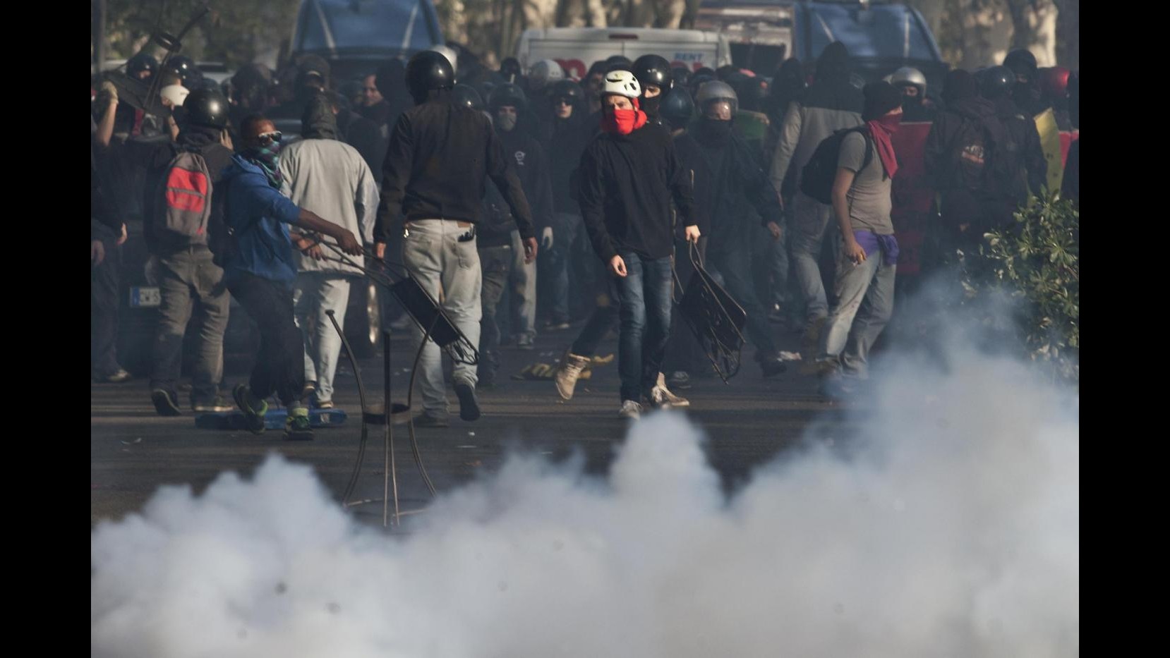Roma, giornata di scontri: 18 fermi, 16 feriti e 100 segnalati