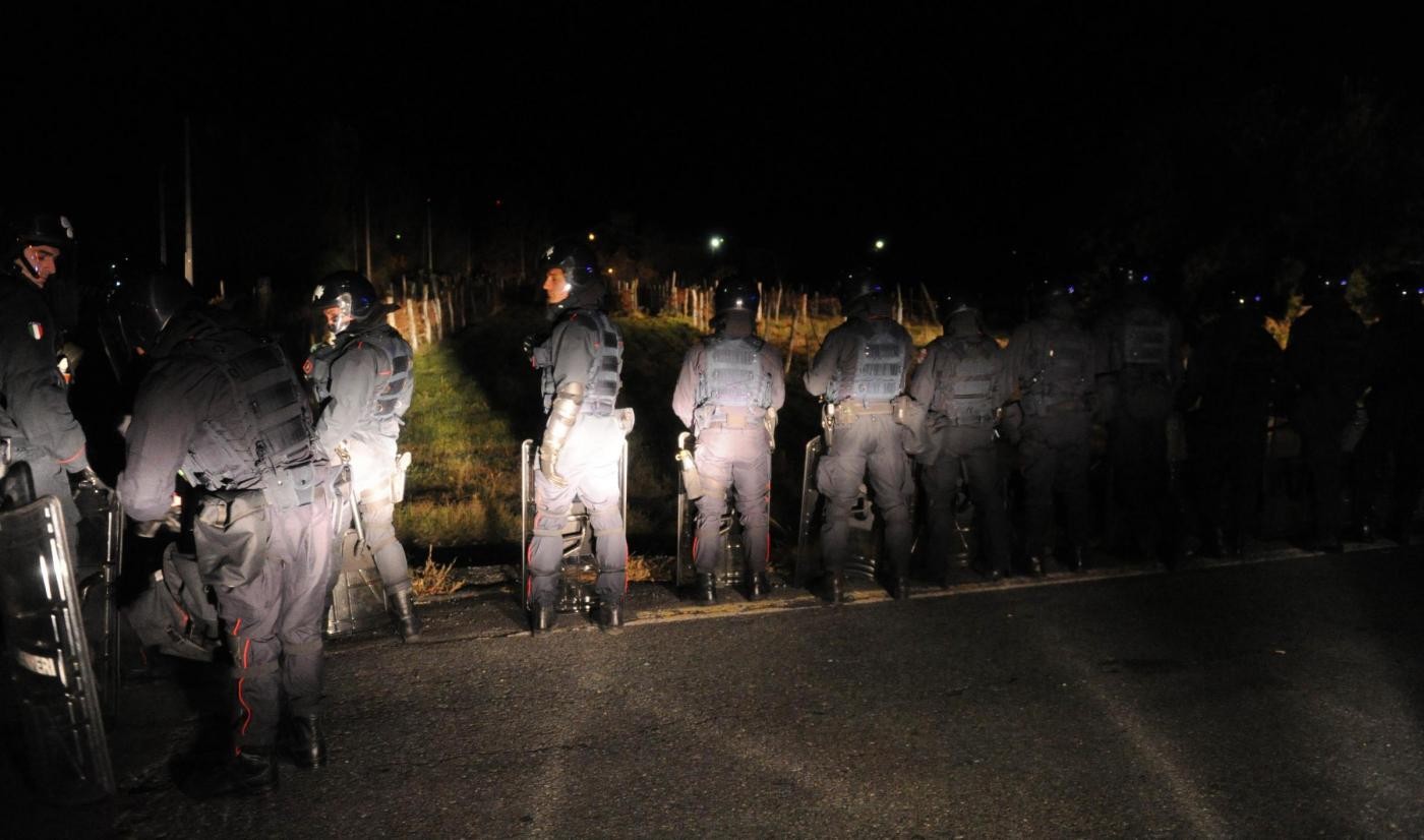 Tav, nuovi scontri a Susa vicino a trivella: chiusa la A32