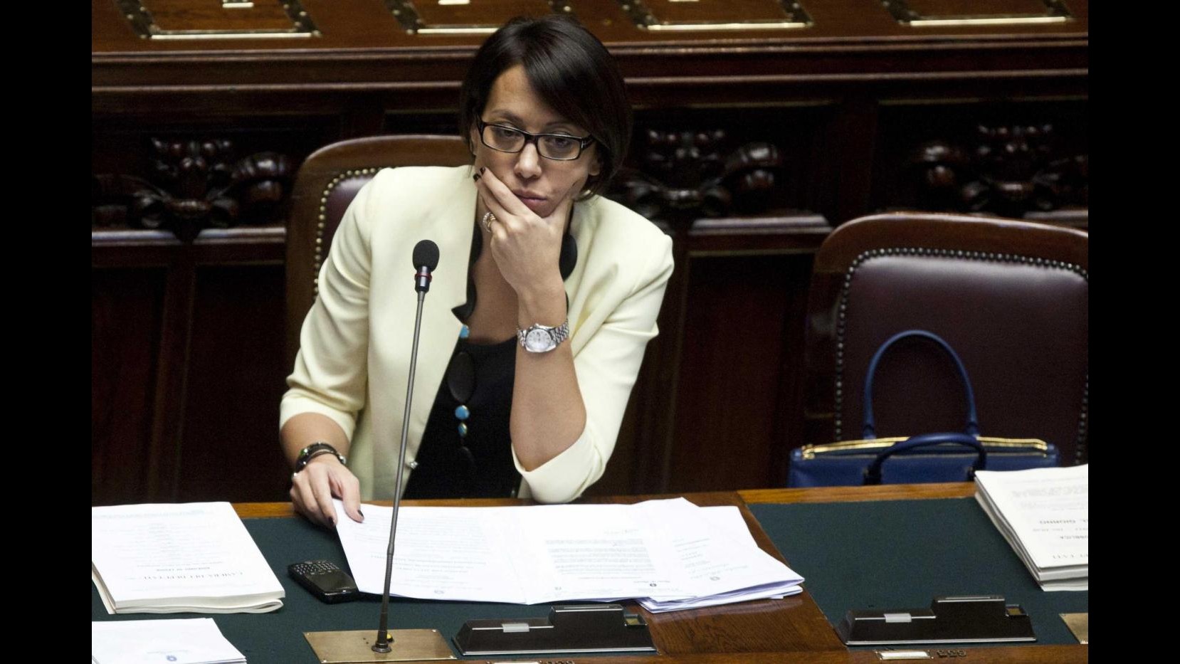 De Girolamo, Pisapia: Pd ti vuole inguaiare. Lei: Non ho preso soldi