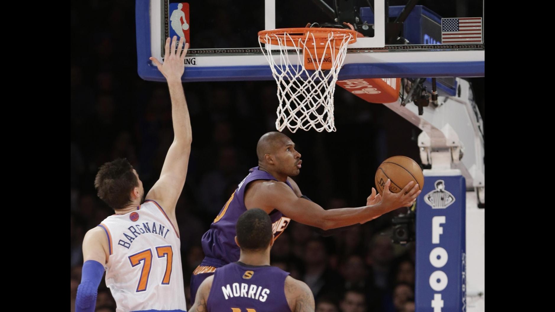 Nba: Bargnani si ferma a 8 punti, New York cade a Charlotte. Sconfitte per Thunder e Lakers