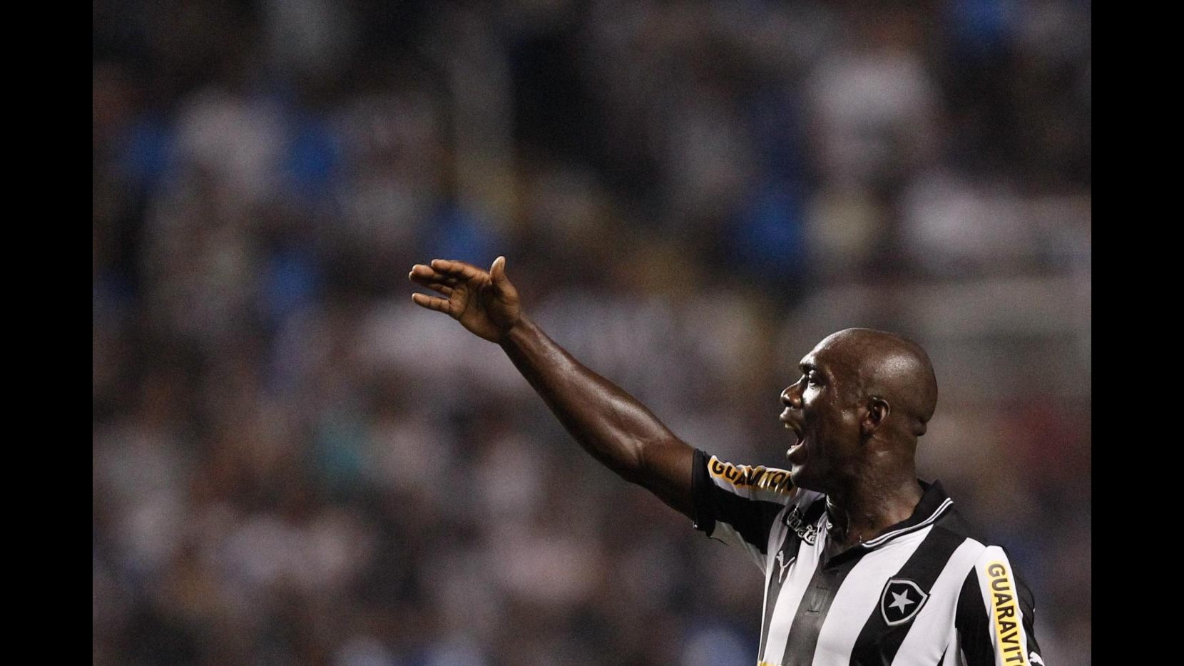 Conferenza stampa Seedorf in Brasile, annuncerà addio al Botafogo per passare al Milan