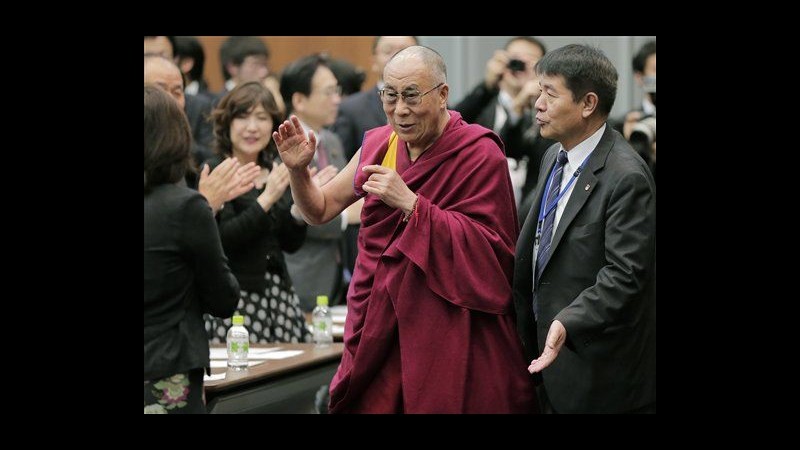 Cina, Dalai Lama: Politici indaghino a fondo su motivi autoimmolazioni