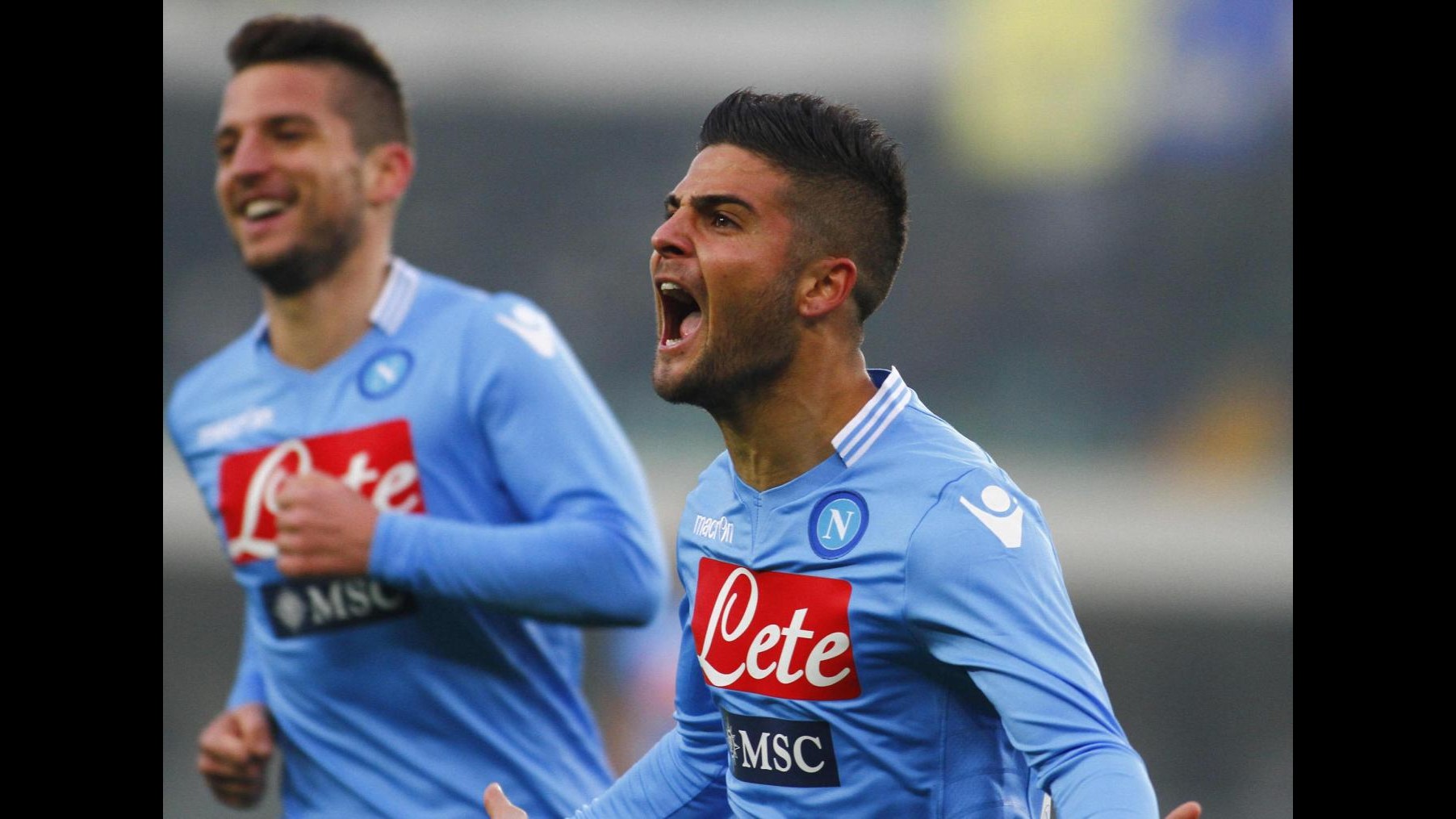 Serie A, Napoli cala il tris al Bentegodi: Hellas travolto da Mertens, Insigne e Dzemaili