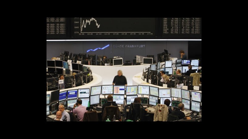 Borsa, Milano in leggero rialzo (+0,3%): brilla Telecom, miste banche