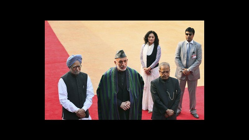 India, Karzai in visita per attirare investimenti, colloqui con Singh