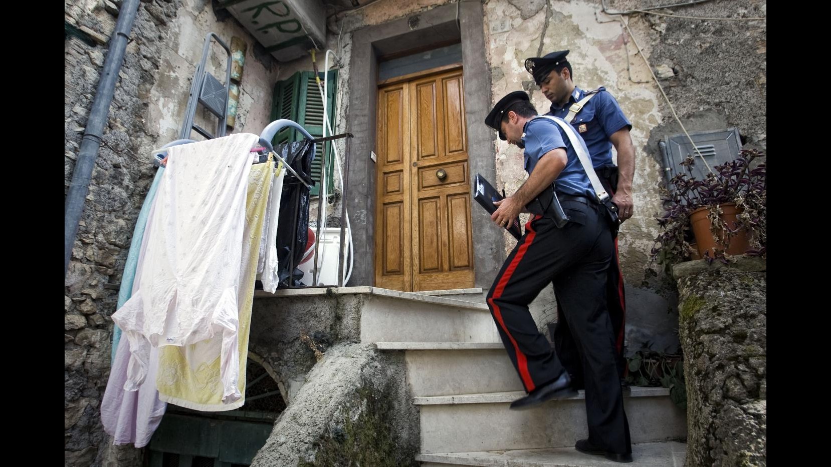 Verona, maltrattava madre e sorella d’accordo con il padre: arrestato