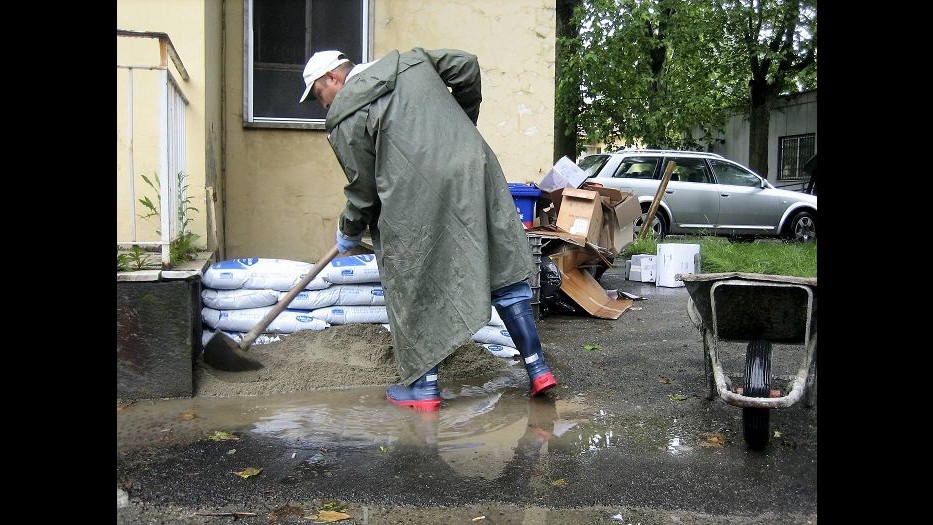 Maltempo, allagamenti e frane a Massa Carrara: decine di evacuati