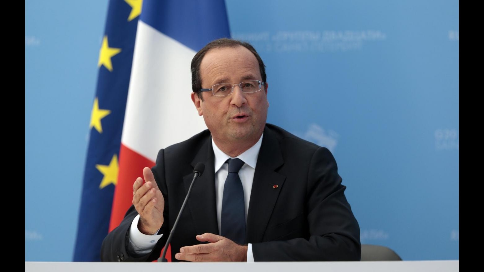 Francia, rivista: ‘Ecco l’amante del presidente’. Hollande: Vi faccio causa