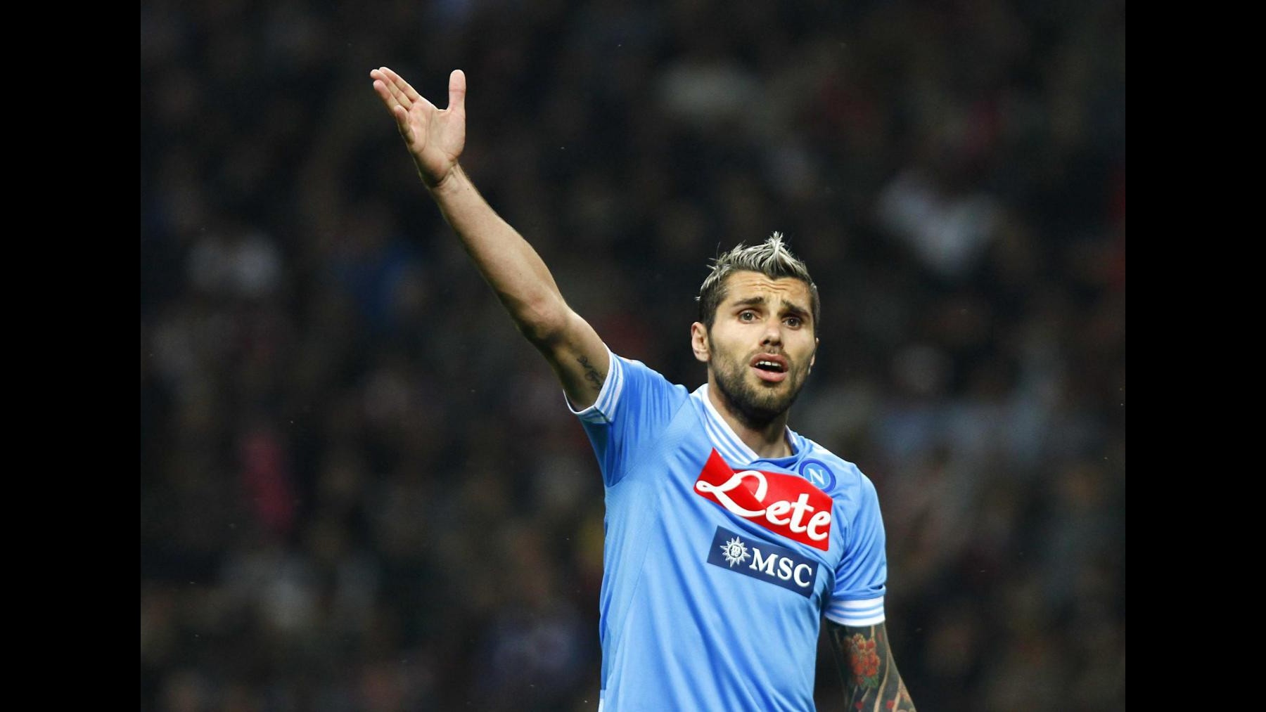 Napoli, Behrami sarà operato al piede. Il club frena: Prima nuovo consulto. Piace M’Vila del Rubin