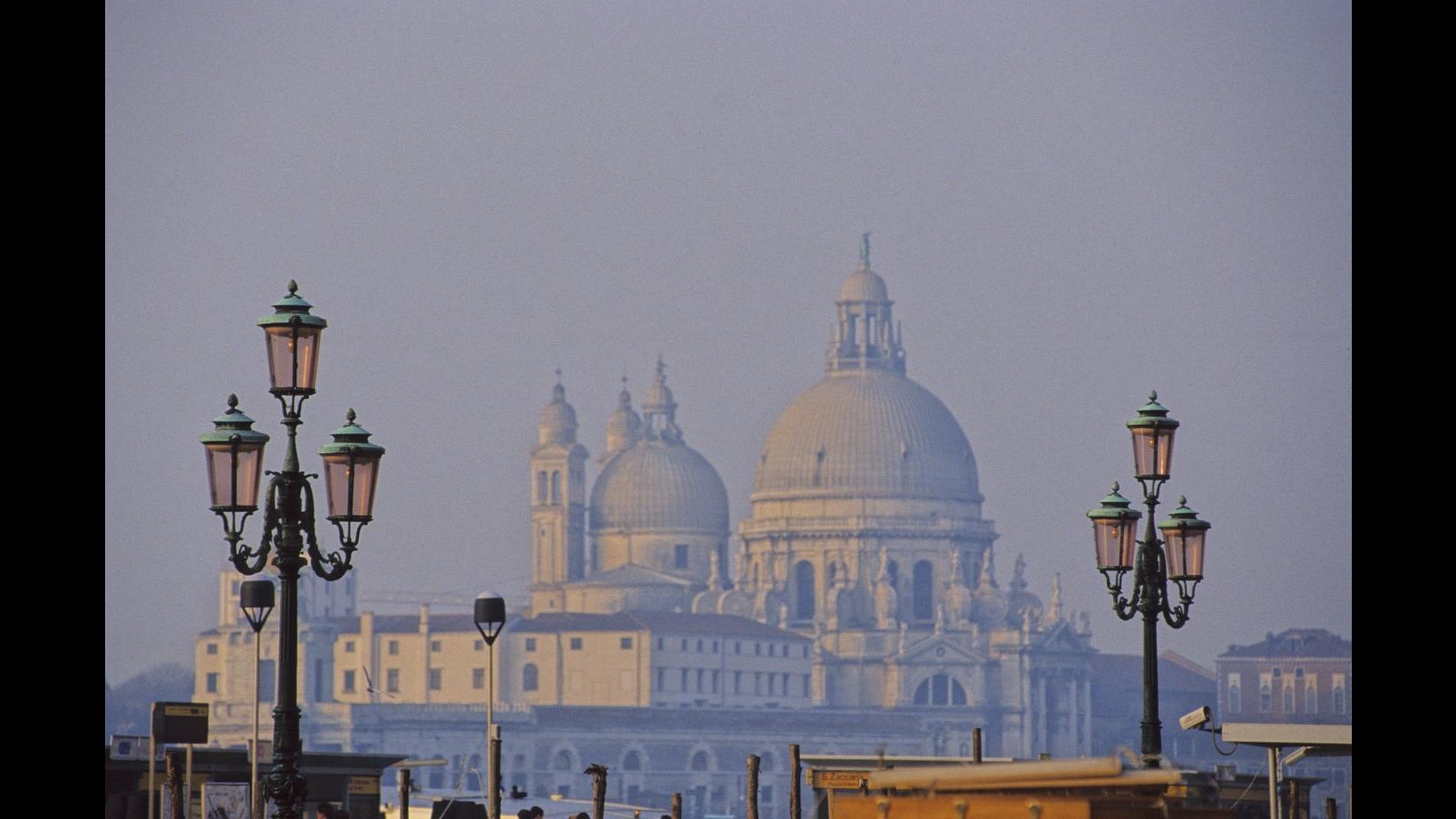 Stop a norma ‘cieli bui’: no abbassamento pubblica illuminazione