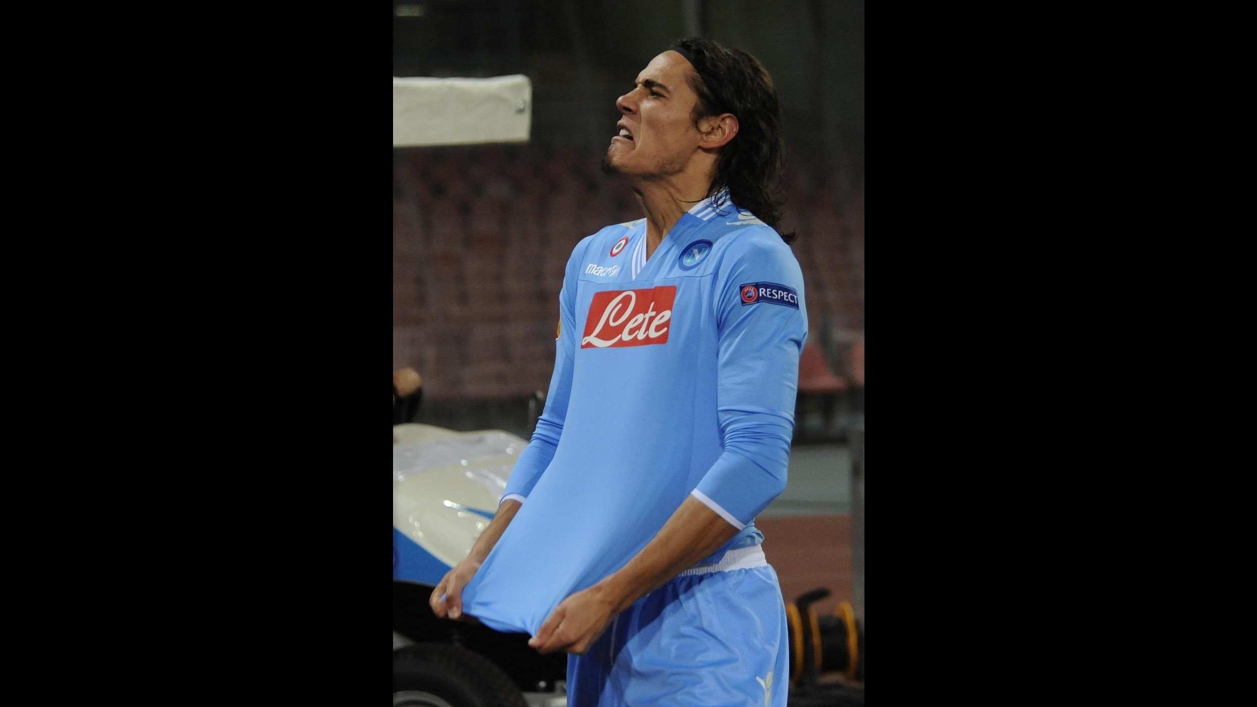 Cavani alla Maradona, tutti pazzi per il Matador dopo poker in Europa